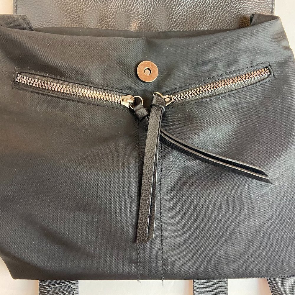 Botkier Mini Trigger backpack - Picture 2 of 5